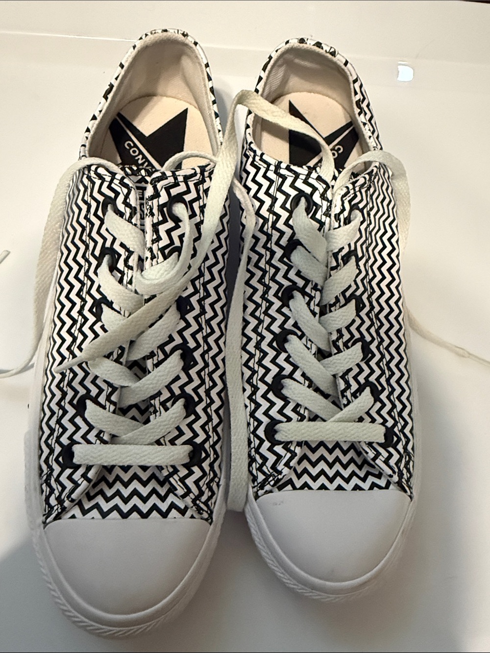 Converse Low Top Sneakers - Black & White Chevron